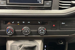 harmaa Volkswagen Transporter 2022 kuva 22.