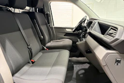 harmaa Volkswagen Transporter 2022 kuva 24.