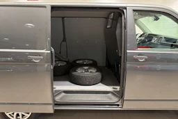 harmaa Volkswagen Transporter 2022 kuva 25.