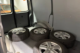 harmaa Volkswagen Transporter 2022 kuva 26.