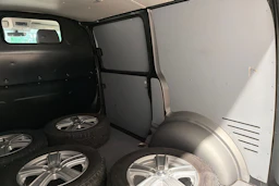 harmaa Volkswagen Transporter 2022 kuva 31.