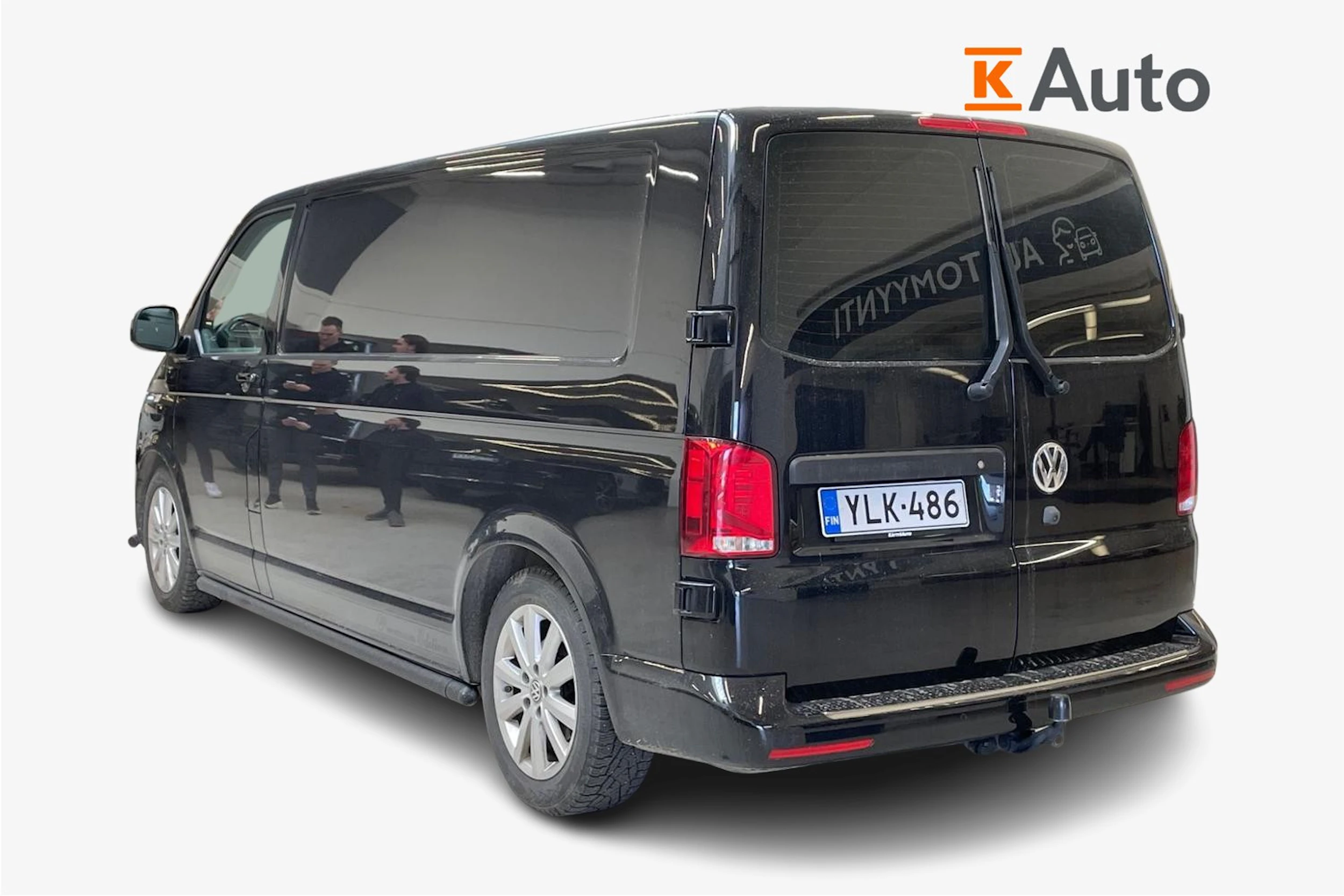 musta Volkswagen Transporter 2022 kuva 2.