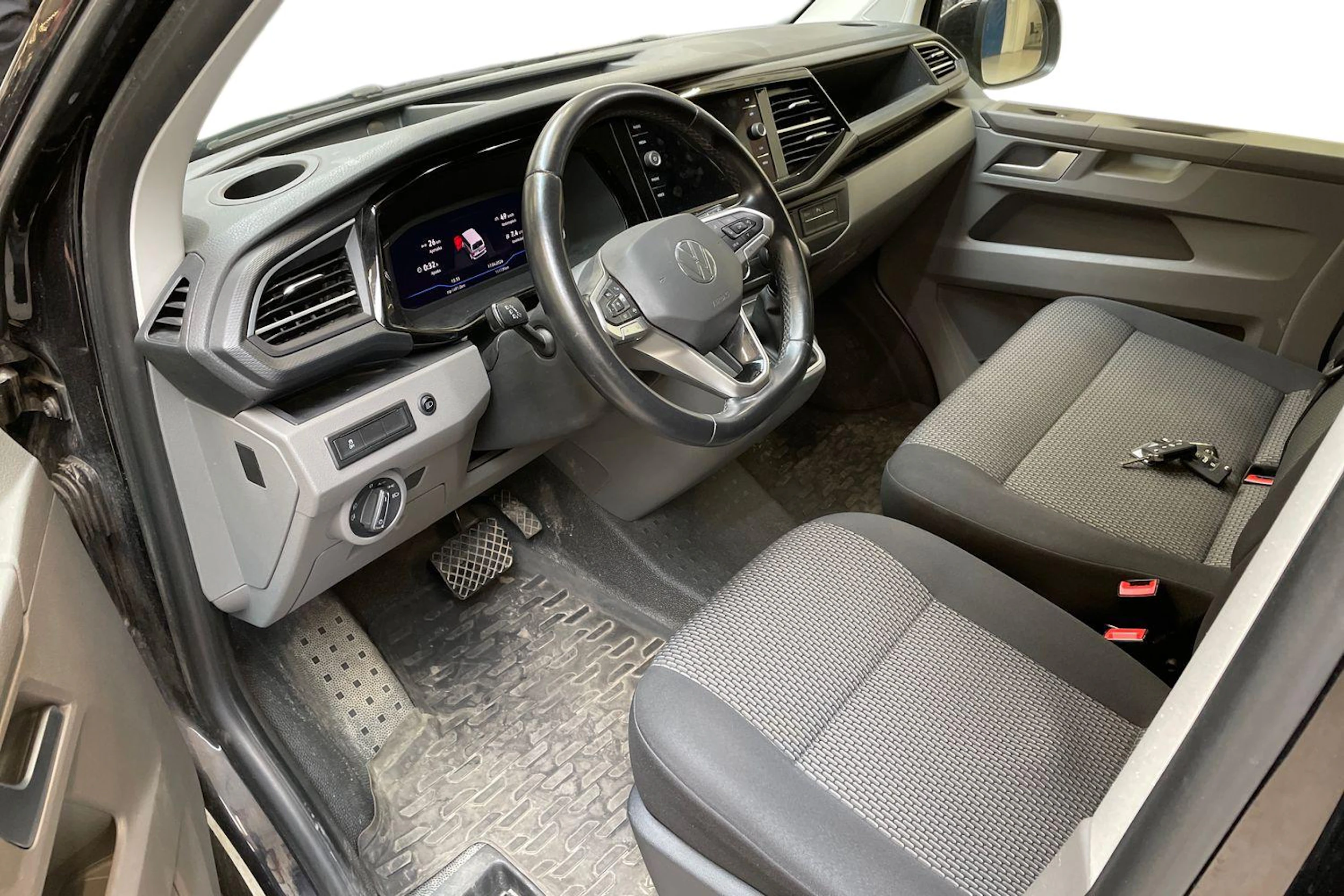 musta Volkswagen Transporter 2022 kuva 3.