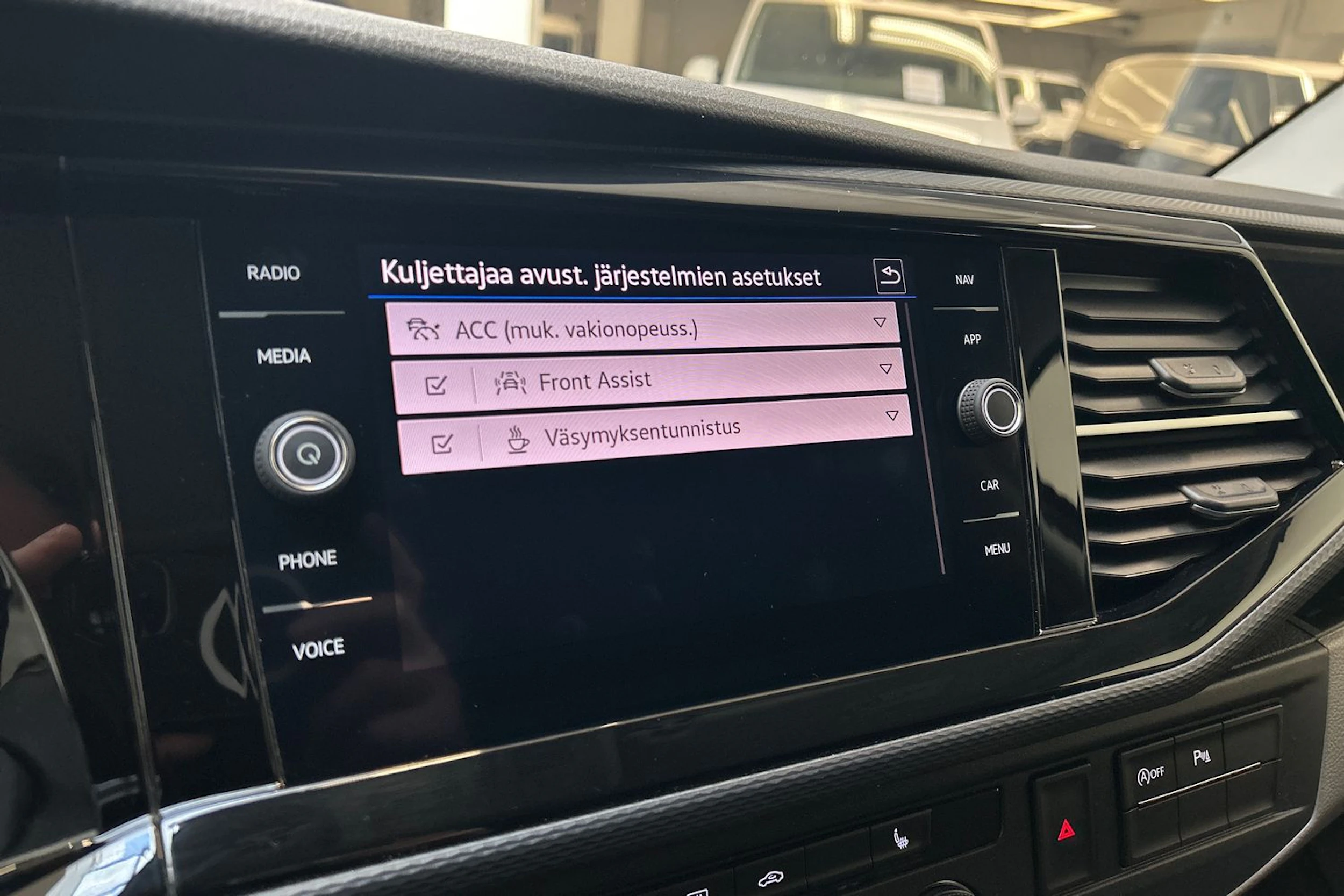 musta Volkswagen Transporter 2022 kuva 20.