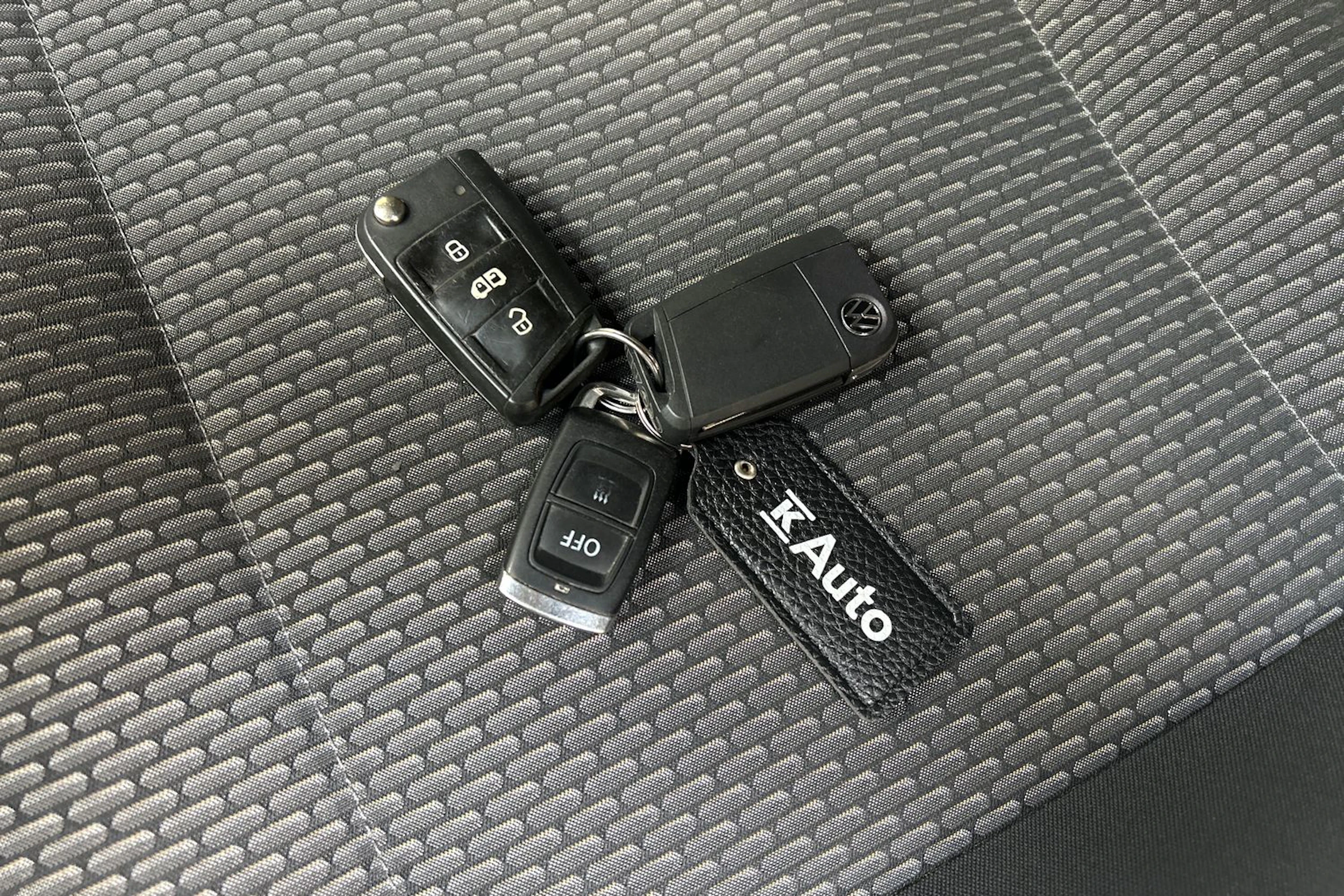 musta Volkswagen Transporter 2022 kuva 28.
