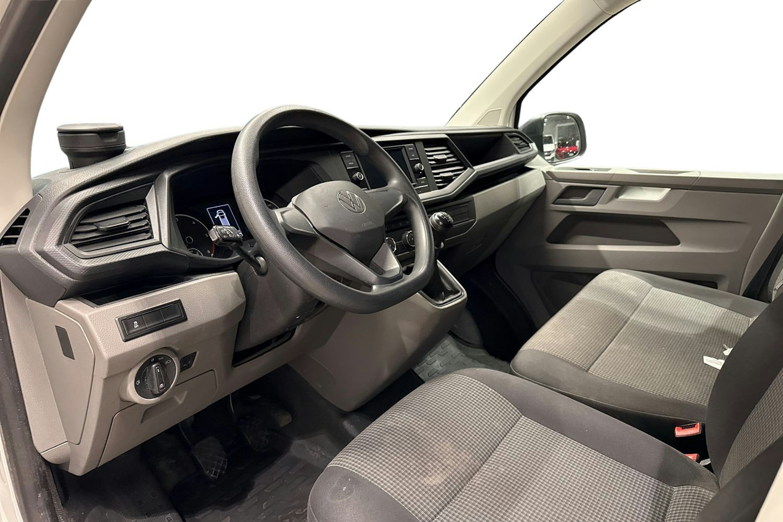 valkoinen Volkswagen Transporter 2022 kuva 7.