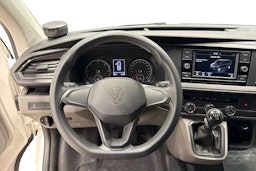 valkoinen Volkswagen Transporter 2022 kuva 9.
