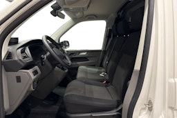 valkoinen Volkswagen Transporter 2022 kuva 10.