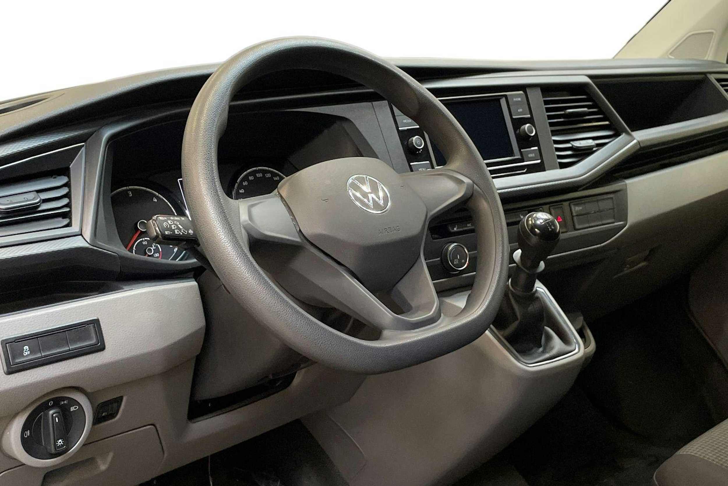 harmaa Volkswagen Transporter 2022 kuva 7.