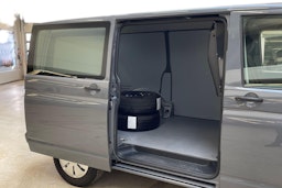 harmaa Volkswagen Transporter 2022 kuva 8.