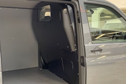 harmaa Volkswagen Transporter 2022 kuva 10.