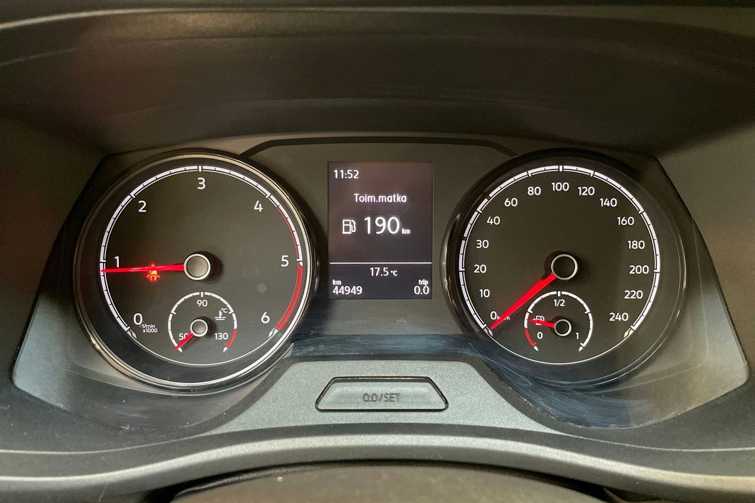 harmaa Volkswagen Transporter 2022 kuva 15.