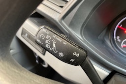 harmaa Volkswagen Transporter 2022 kuva 16.