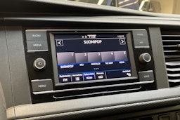 harmaa Volkswagen Transporter 2022 kuva 17.