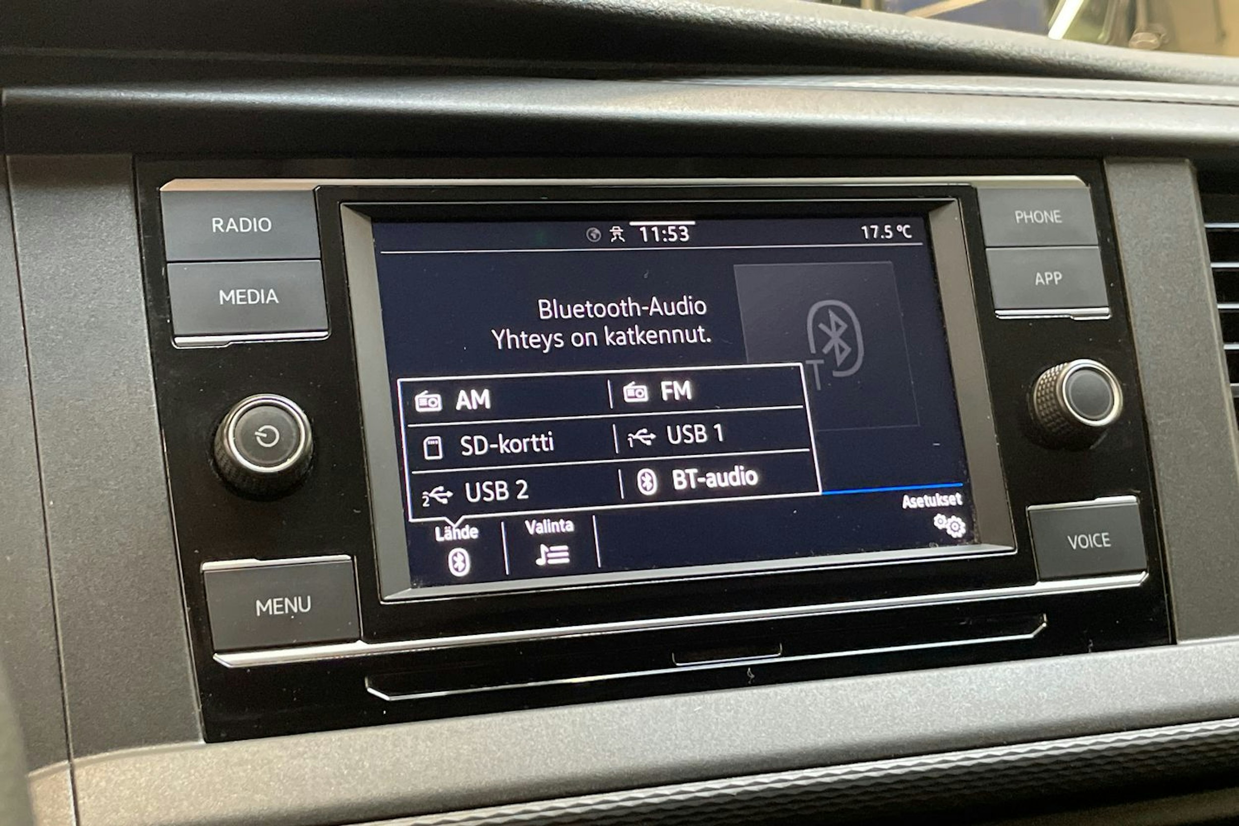 harmaa Volkswagen Transporter 2022 kuva 18.