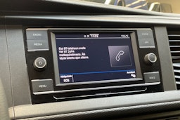 harmaa Volkswagen Transporter 2022 kuva 19.