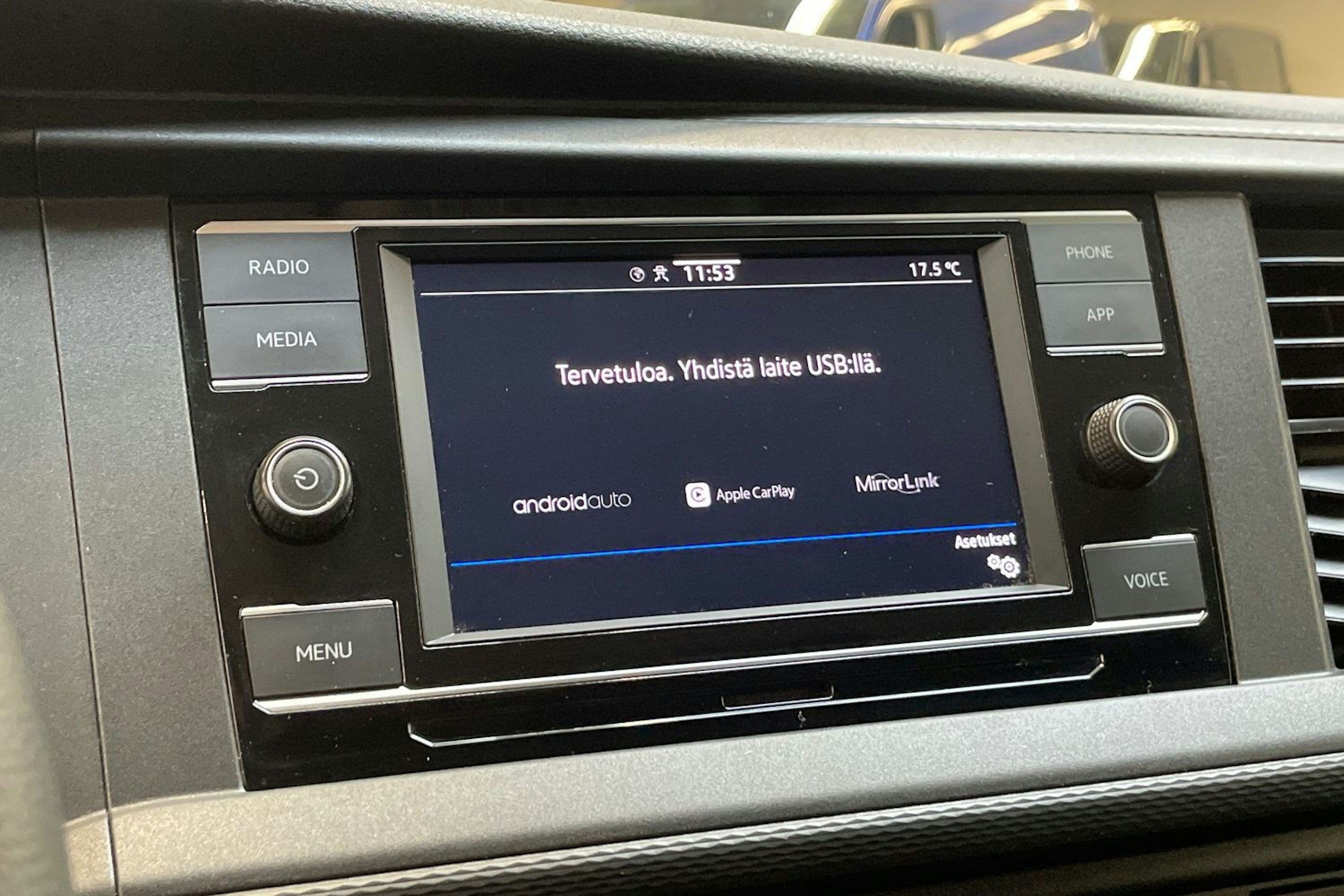 harmaa Volkswagen Transporter 2022 kuva 20.