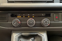 harmaa Volkswagen Transporter 2022 kuva 22.