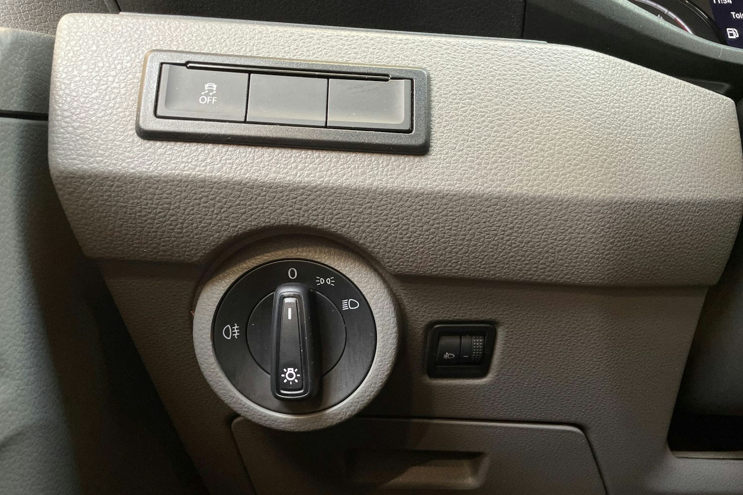 harmaa Volkswagen Transporter 2022 kuva 23.