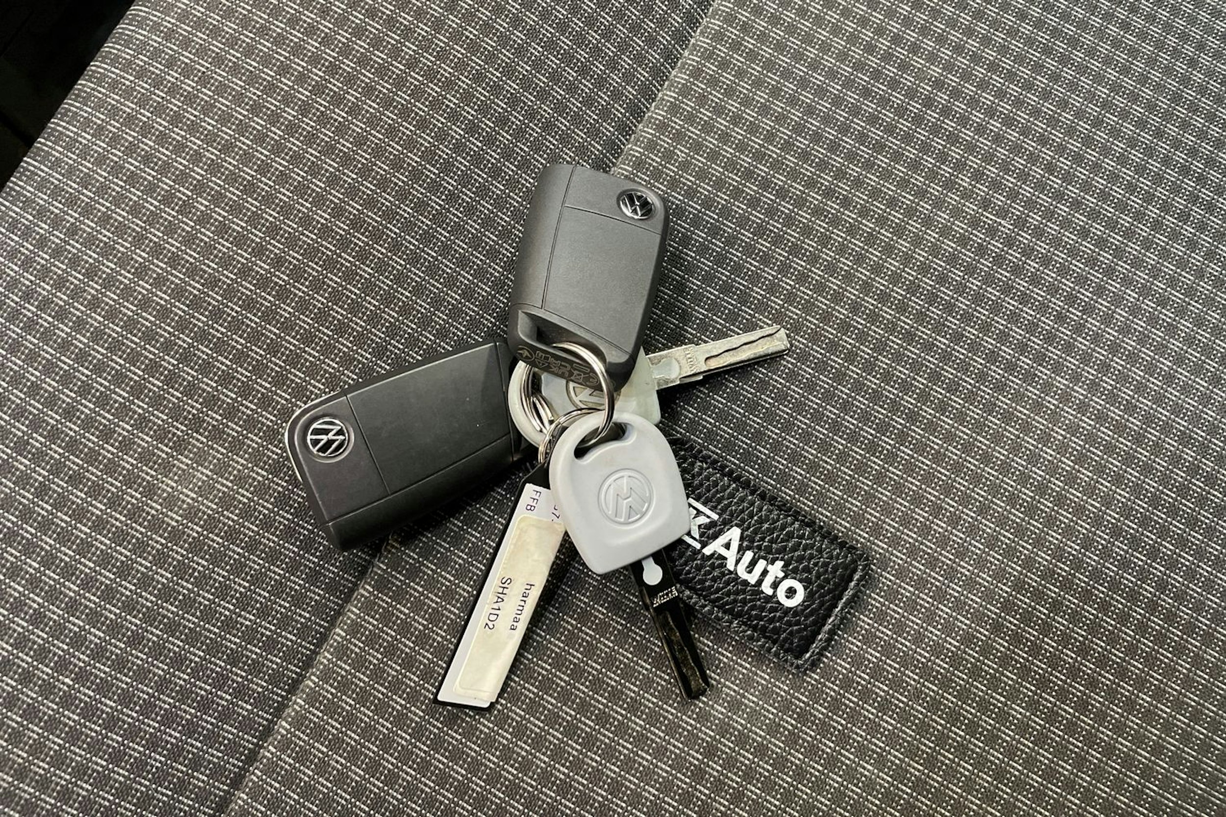 harmaa Volkswagen Transporter 2022 kuva 26.