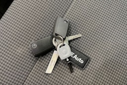 harmaa Volkswagen Transporter 2022 kuva 26.