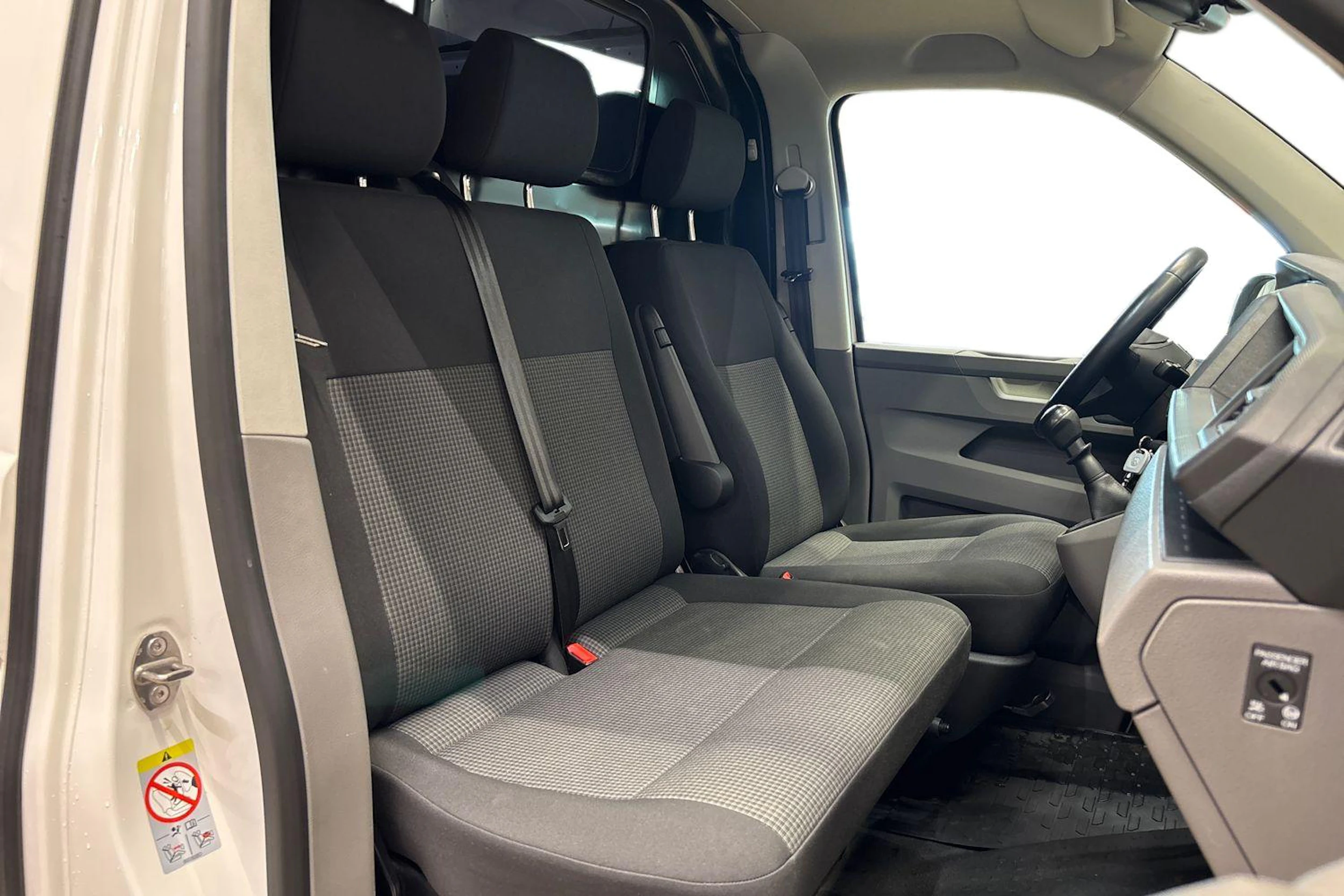 valkoinen Volkswagen Transporter 2022 kuva 11.