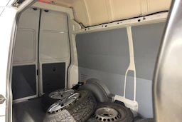valkoinen Volkswagen Transporter 2022 kuva 24.