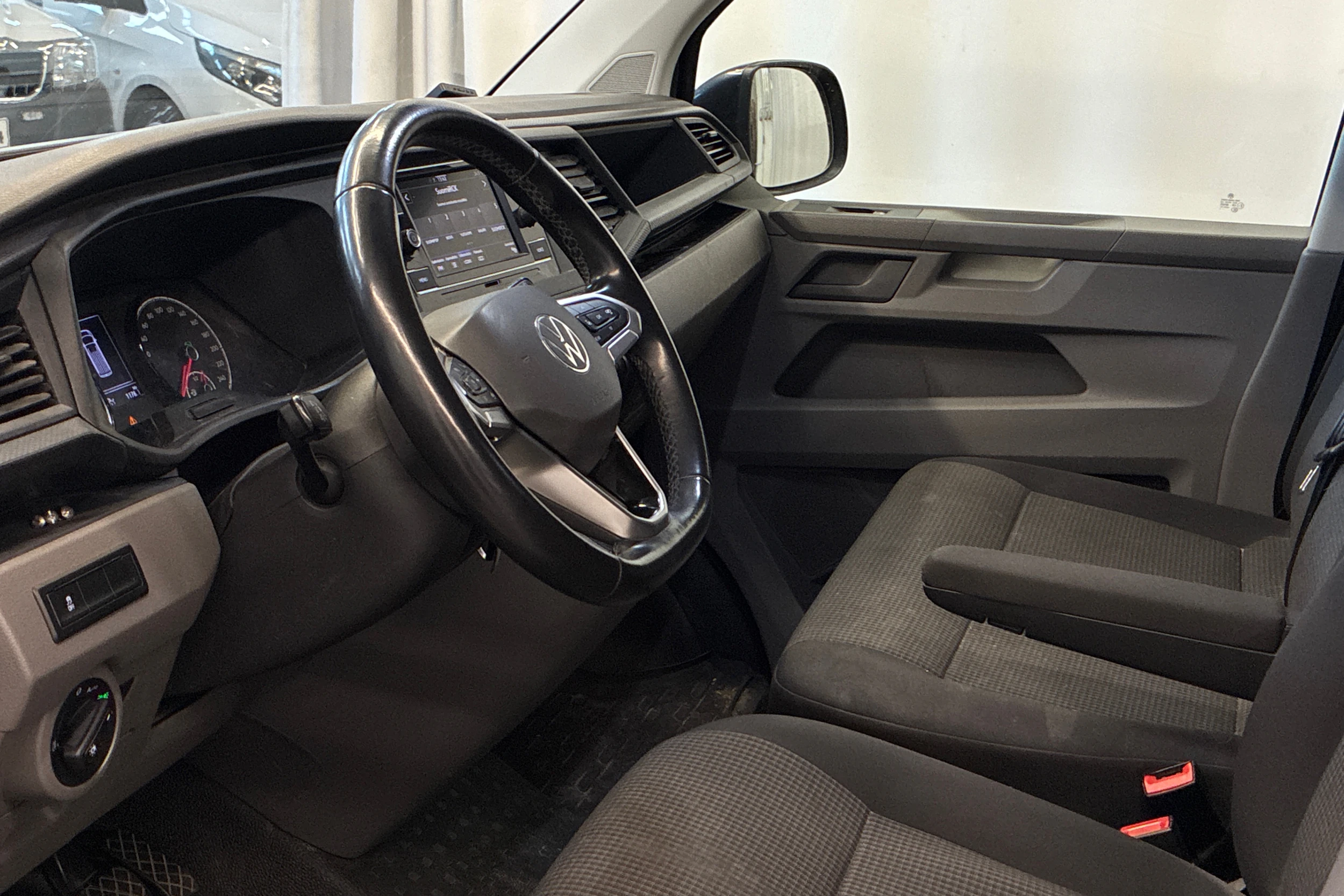 sininen Volkswagen Transporter 2022 kuva 4.