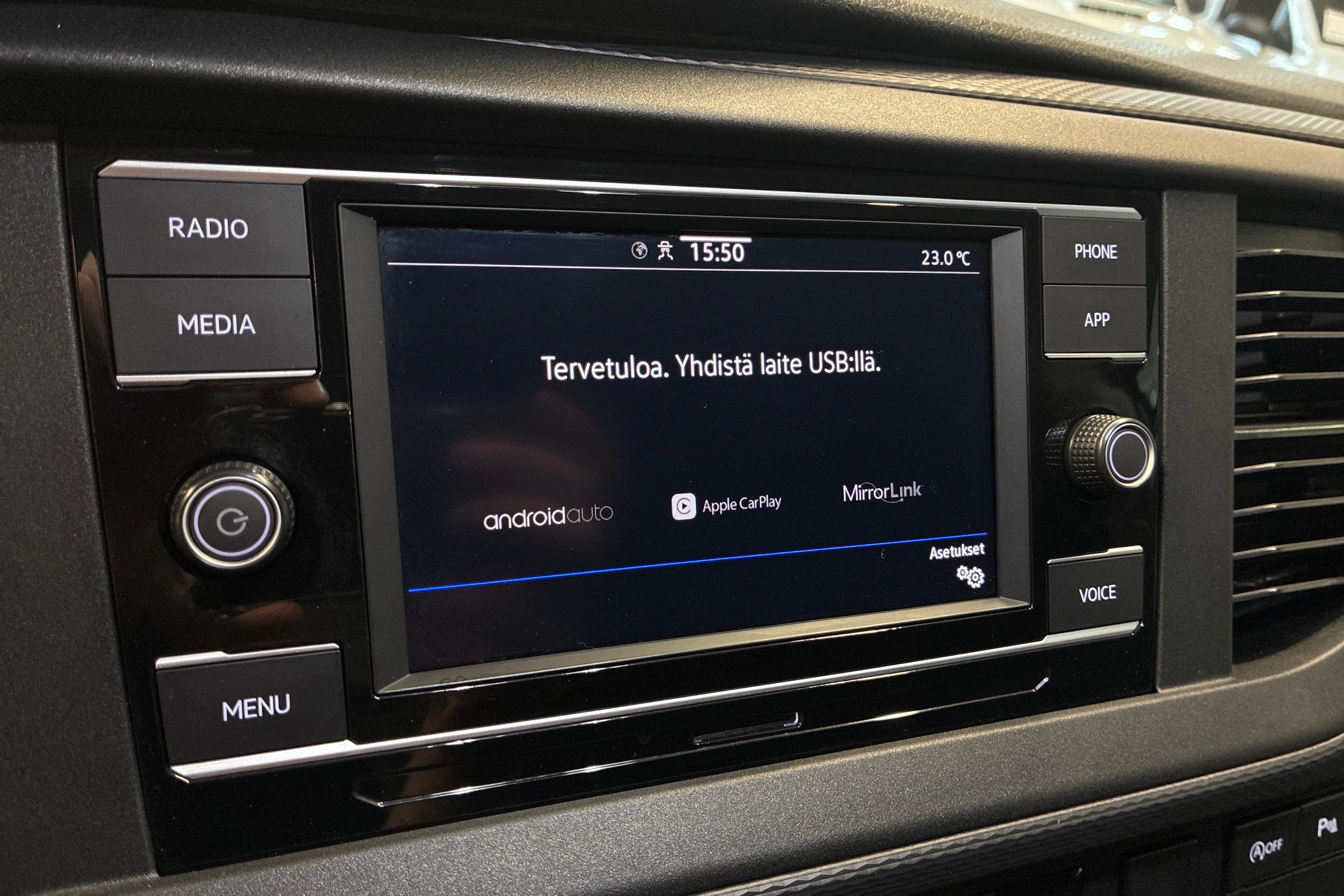 sininen Volkswagen Transporter 2022 kuva 10.