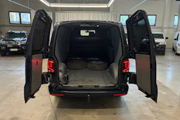 sininen Volkswagen Transporter 2022 kuva 15.
