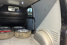 sininen Volkswagen Transporter 2022 kuva 16.