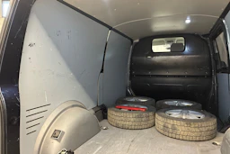 sininen Volkswagen Transporter 2022 kuva 17.