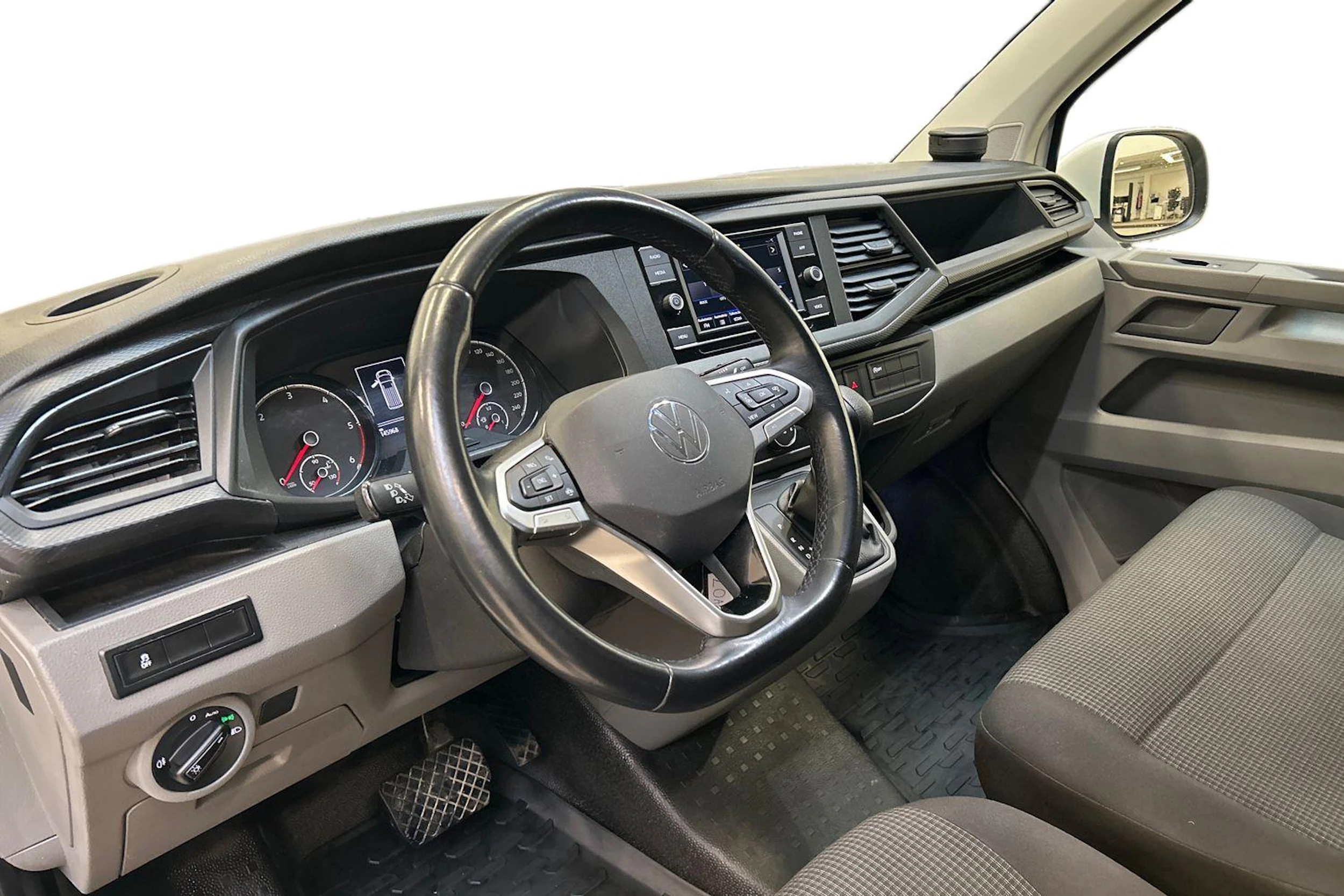 valkoinen Volkswagen Transporter 2022 kuva 9.