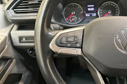 valkoinen Volkswagen Transporter 2022 kuva 13.