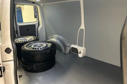 valkoinen Volkswagen Transporter 2022 kuva 21.