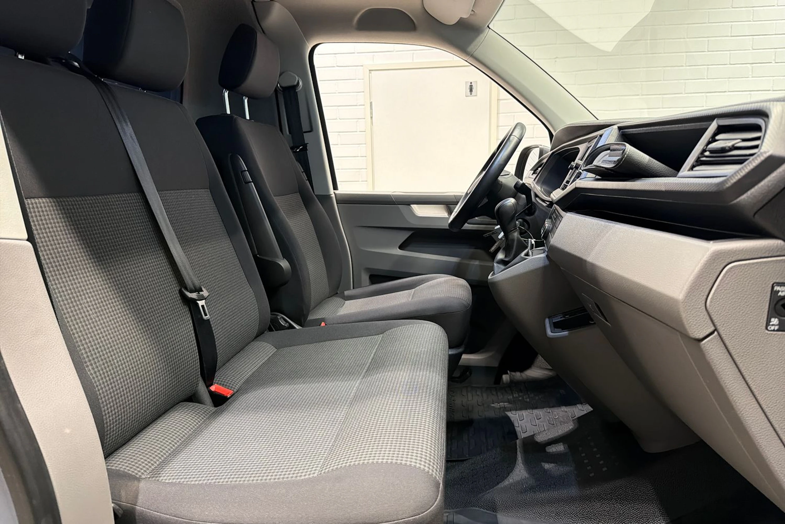 Harmaa Volkswagen TRANSPORTER 2022 kuva 24.