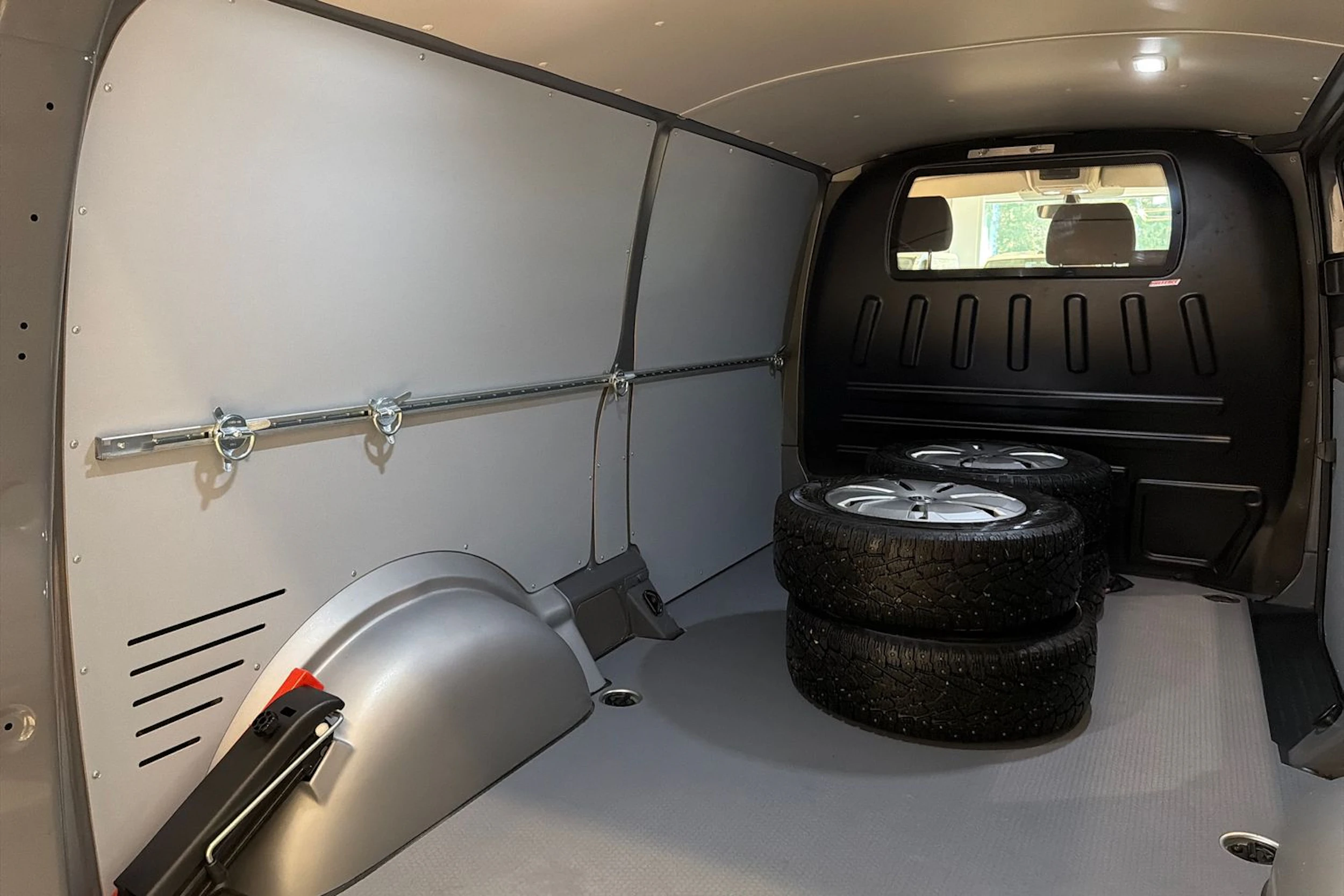 Harmaa Volkswagen TRANSPORTER 2022 kuva 30.