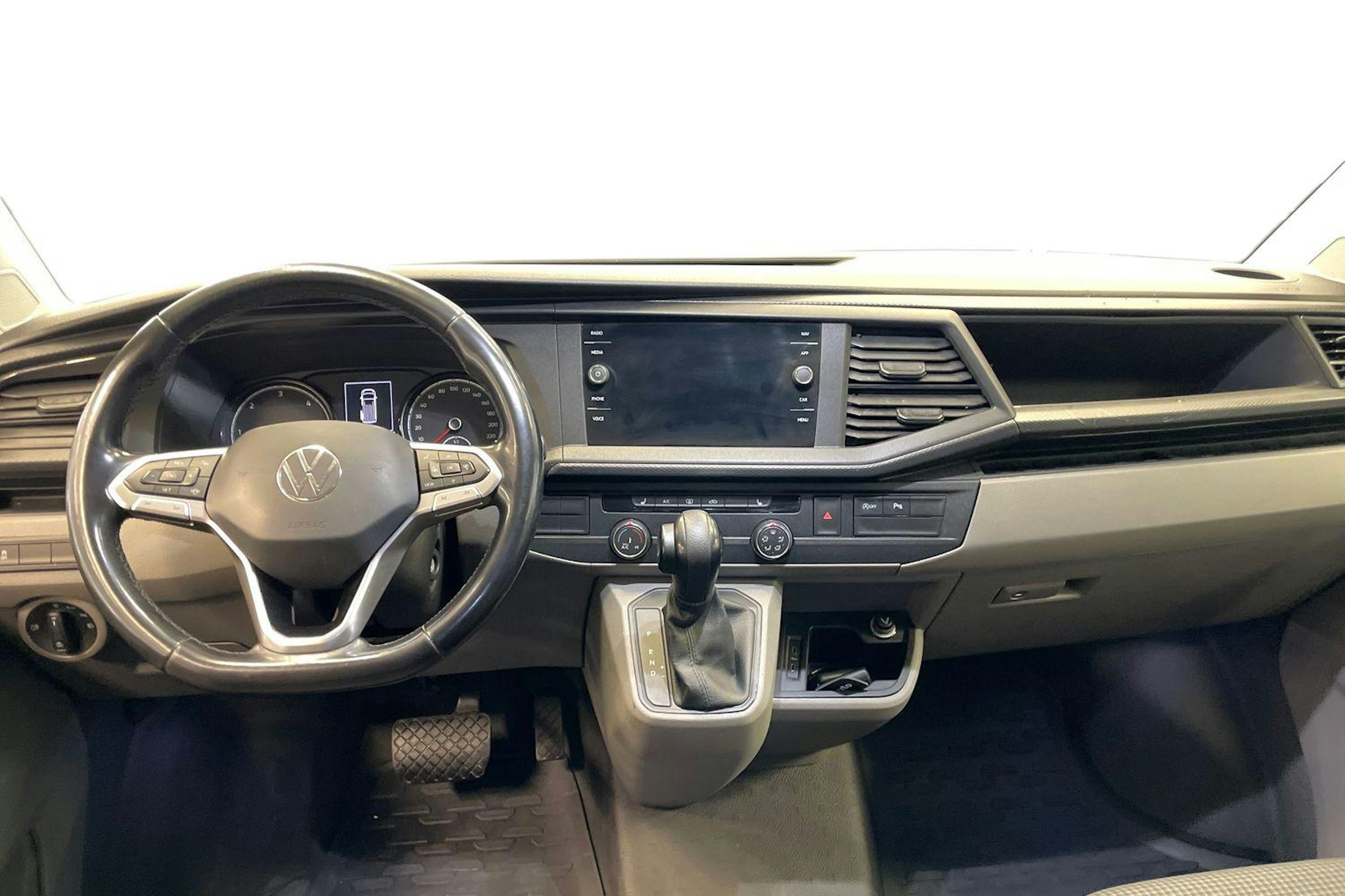 Valkoinen Volkswagen TRANSPORTER 2022 kuva 9.