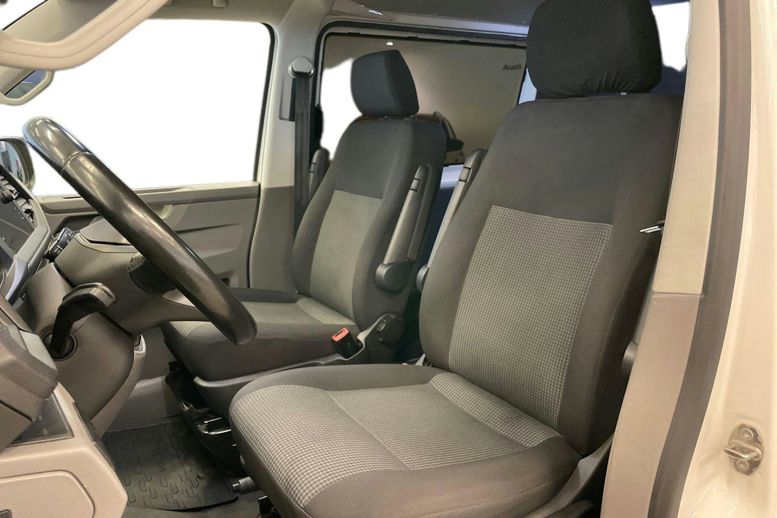 Valkoinen Volkswagen TRANSPORTER 2022 kuva 10.