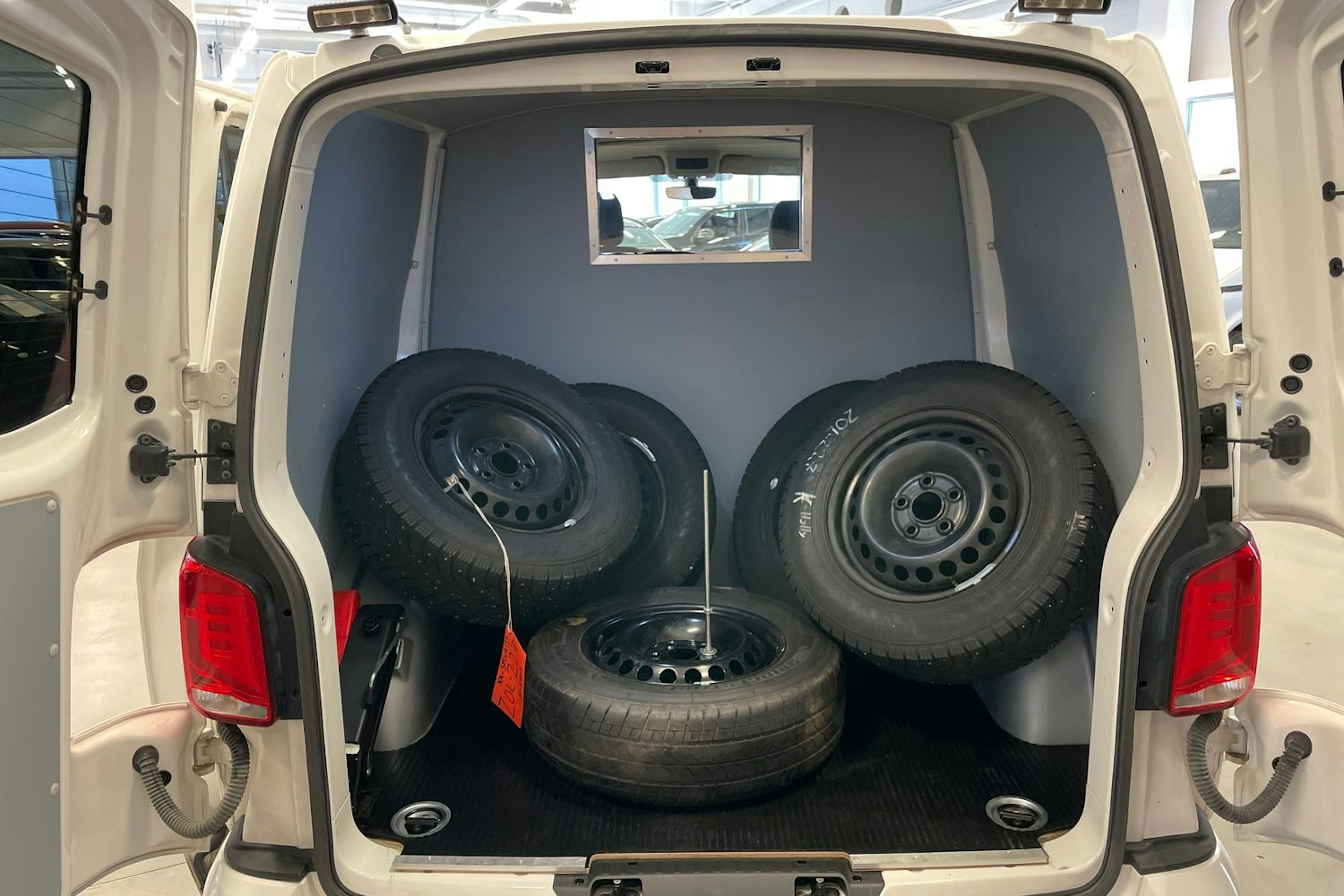 Valkoinen Volkswagen TRANSPORTER 2022 kuva 24.