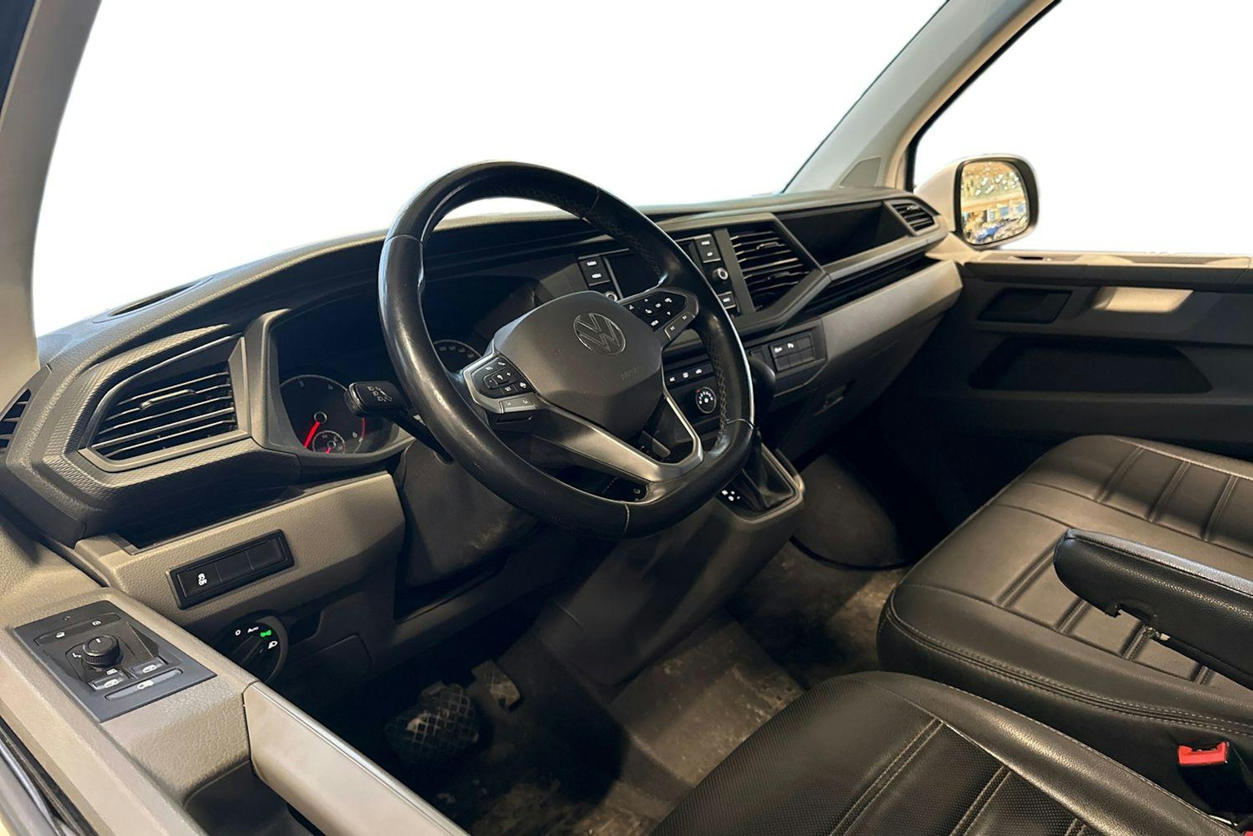 Valkoinen Volkswagen TRANSPORTER 2022 kuva 3.