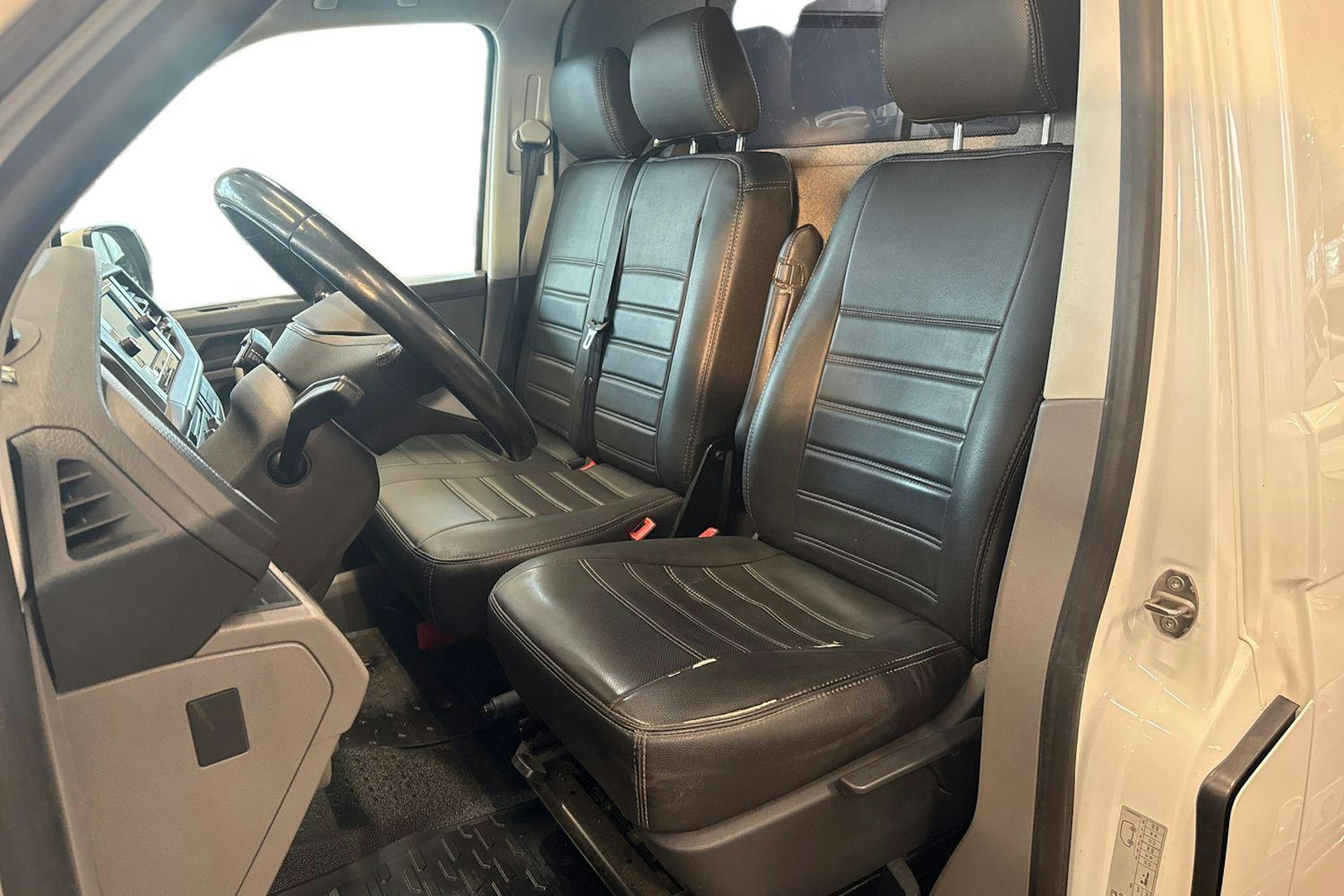 Valkoinen Volkswagen TRANSPORTER 2022 kuva 11.