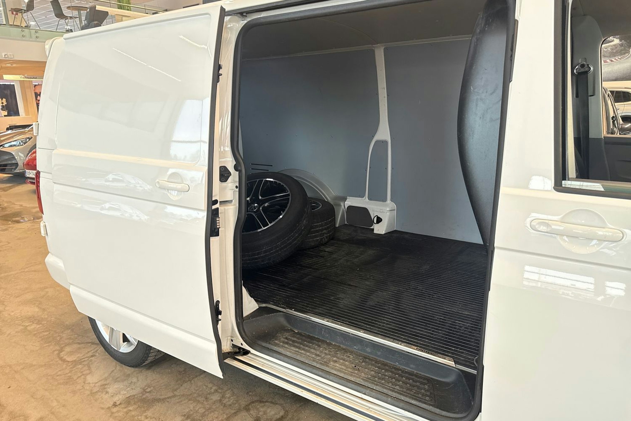 Valkoinen Volkswagen TRANSPORTER 2022 kuva 24.