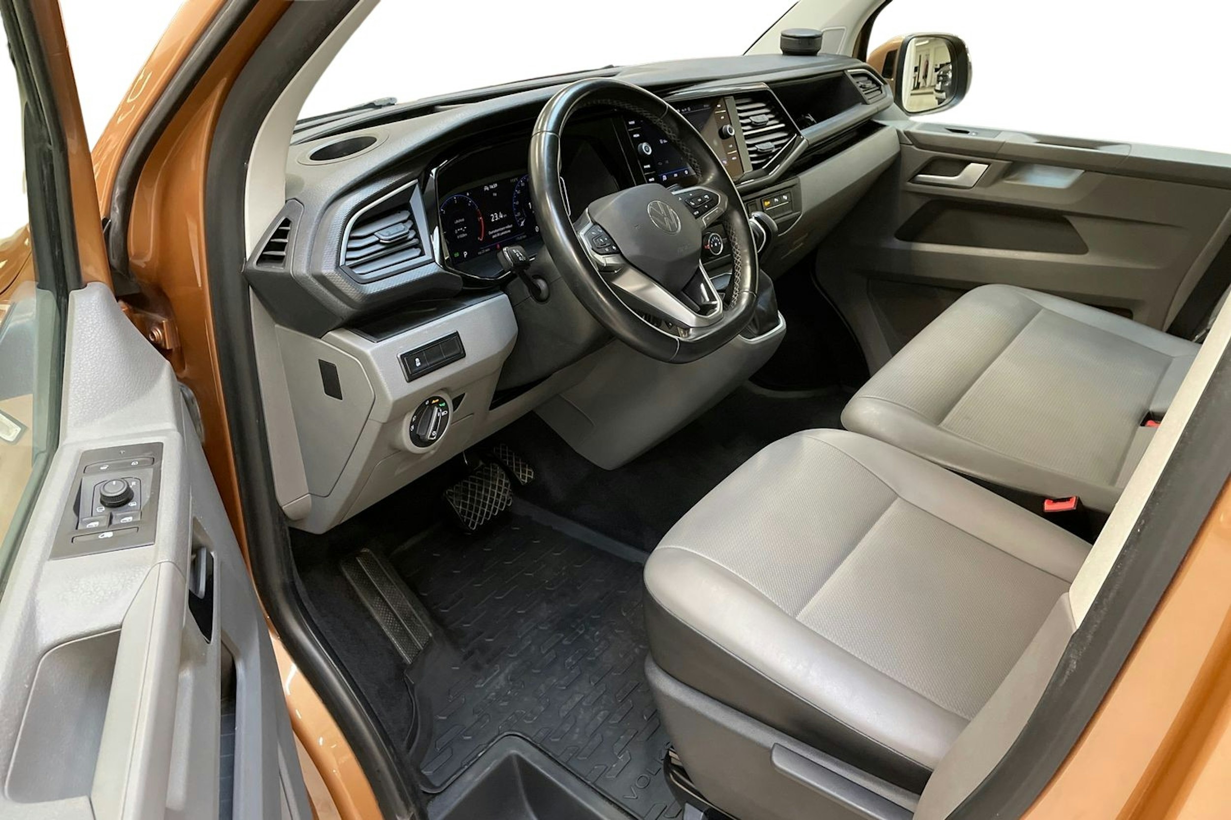 met. oranssi Volkswagen Transporter 2022 kuva 7.