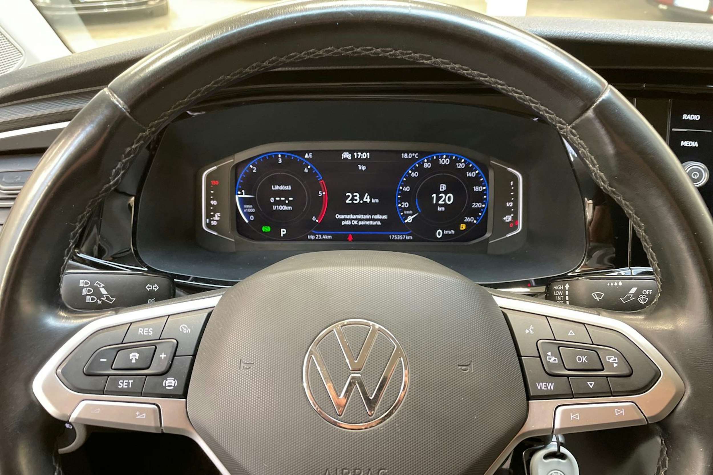 met. oranssi Volkswagen Transporter 2022 kuva 22.