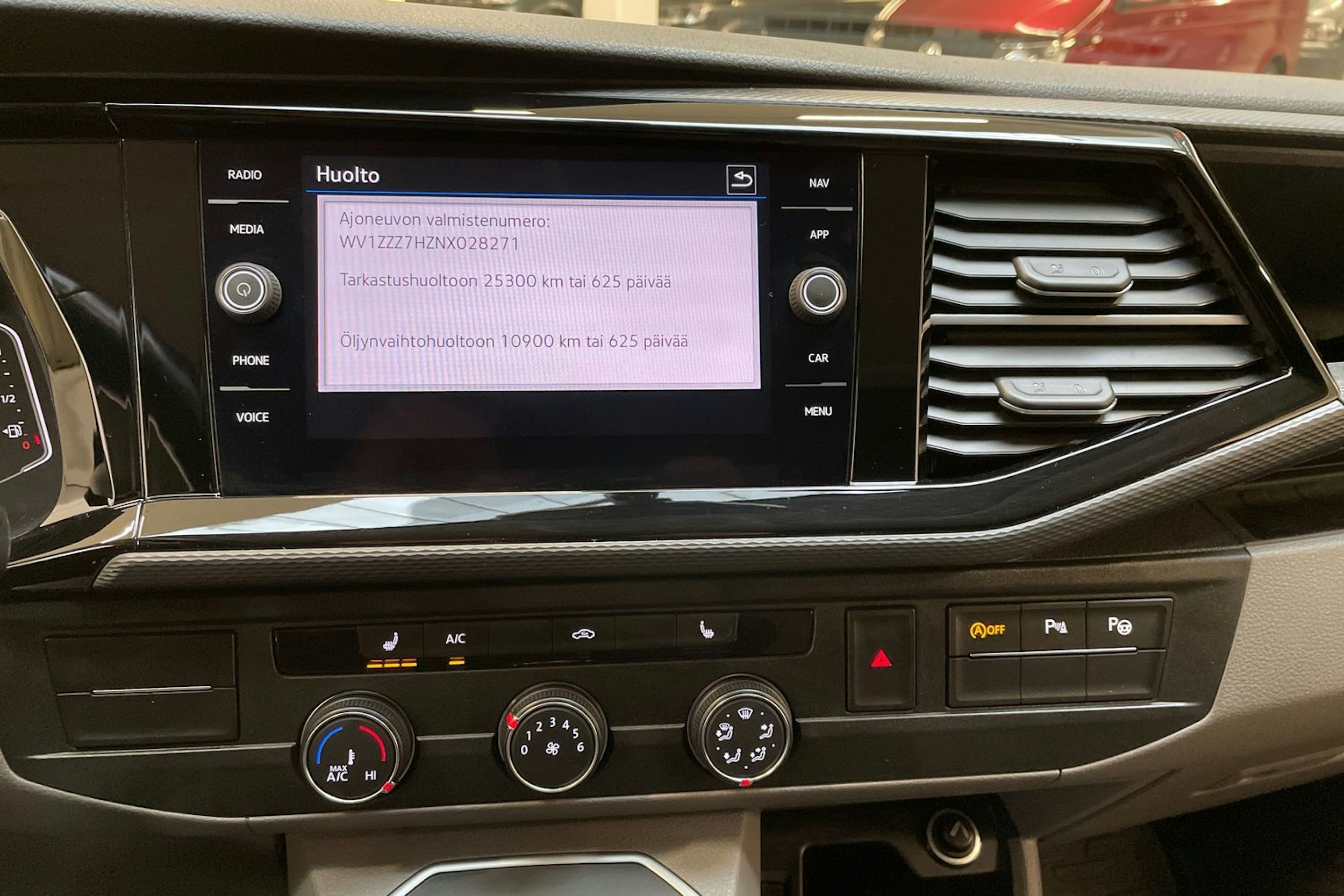 met. oranssi Volkswagen Transporter 2022 kuva 27.