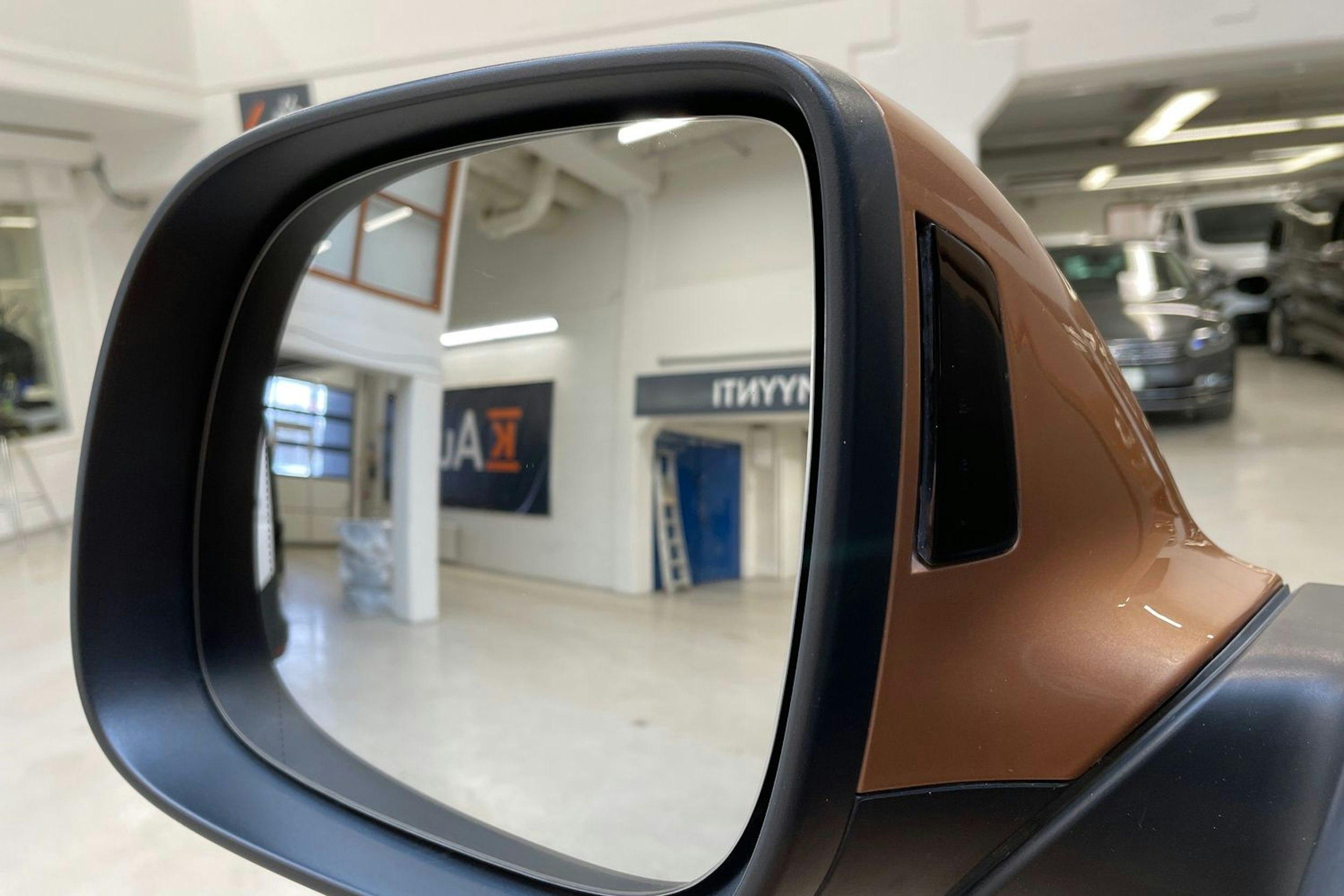 met. oranssi Volkswagen Transporter 2022 kuva 29.