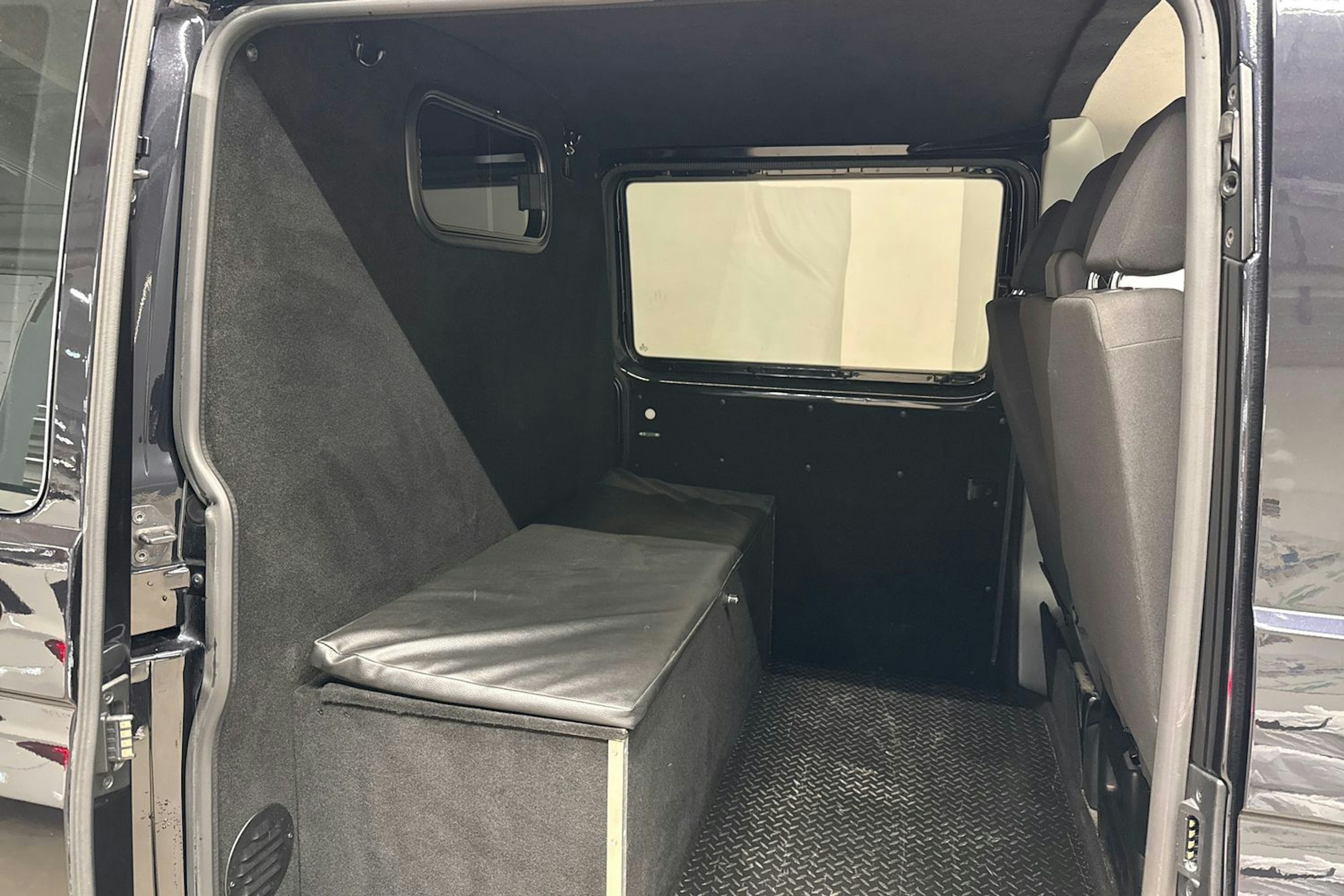 musta Volkswagen Transporter 2022 kuva 10.