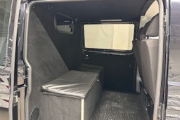 musta Volkswagen Transporter 2022 kuva 10.