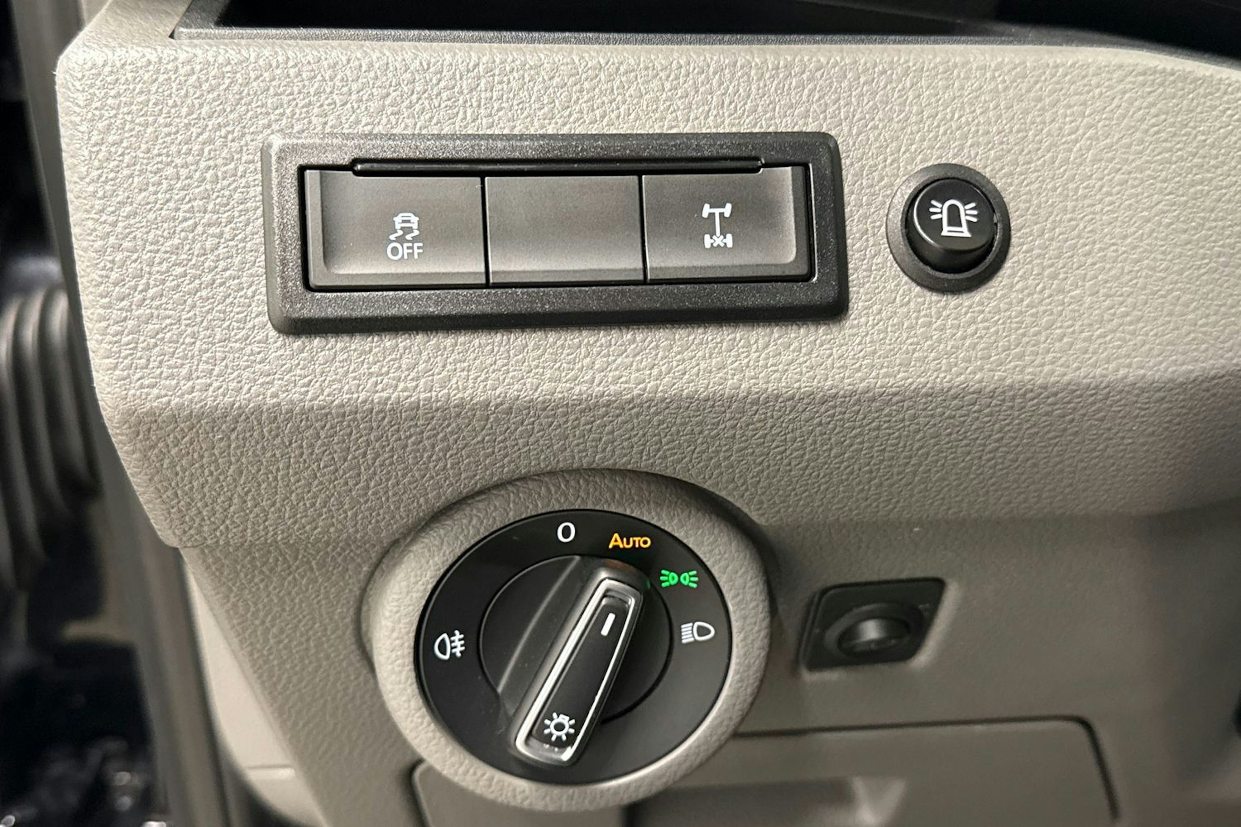 musta Volkswagen Transporter 2022 kuva 16.